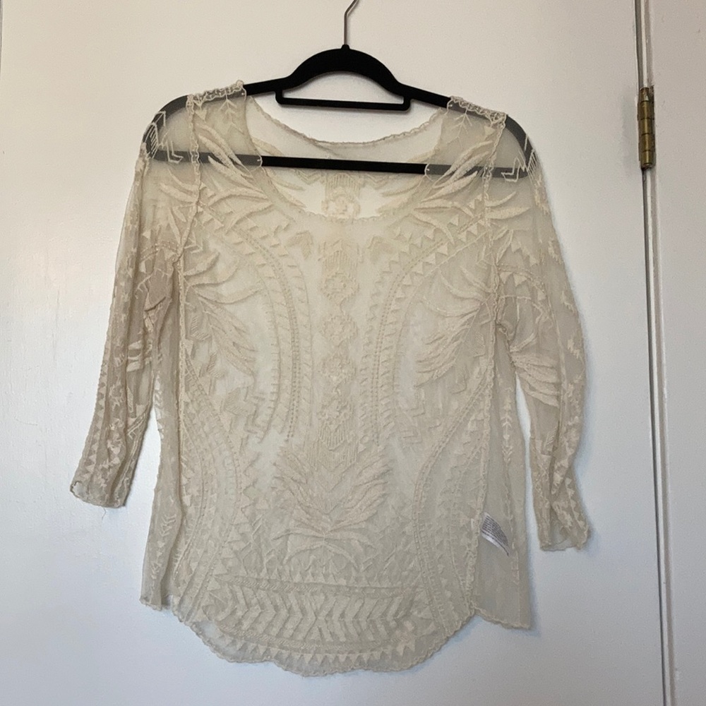 Lace crop sleeve top